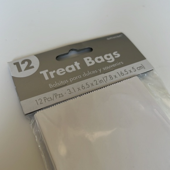 🆕 NEW 24 pcs Treat Bags Paper Bags with Stickers - Picture 4 of 8